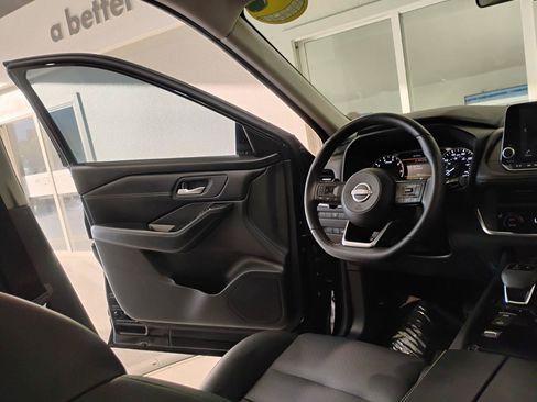 Used 2024 Nissan Rogue SV w/ SV Premium Package FWD image 38