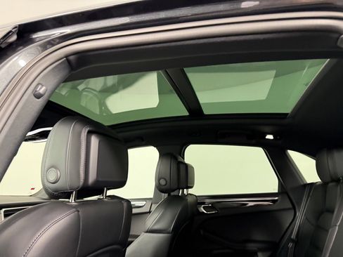 Certified 2026 Porsche Macan AWD/4WD image 24
