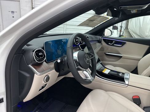Used 2025 Mercedes-Benz C 300 Sedan image 9