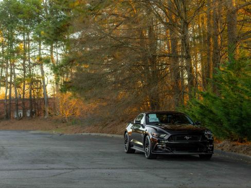 Used 2017 Ford Mustang GT Premium w/ GT Performance Package image 39
