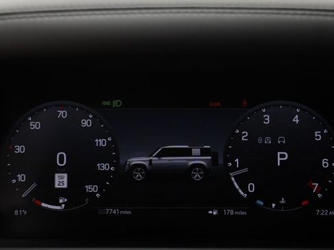 Certified 2025 Land Rover Defender 110 X-Dynamic SE AWD/4WD image 8