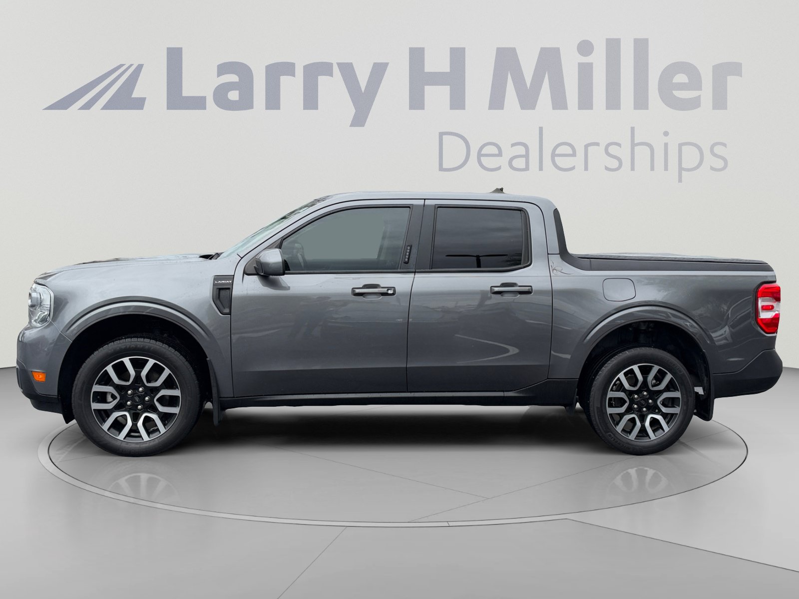 Used 2022 Ford Maverick Lariat w/ Lariat Luxury Package FWD image 2