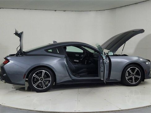 Used 2024 Ford Mustang Coupe image 12