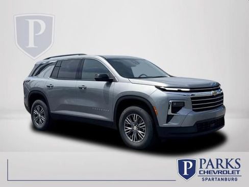 New 2026 Chevrolet Traverse LT w/ Driver Confidence Package AWD/4WD image 1