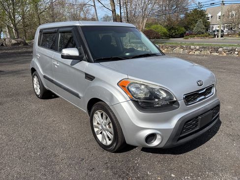 Used 2013 Kia Soul + FWD image 1