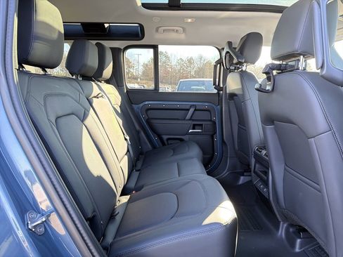 Used 2025 Land Rover Defender 110 S image 13