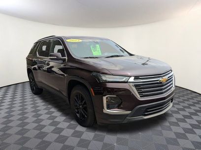 Used 2023 Chevrolet Traverse LT w/ Rear Camera Mirror Package