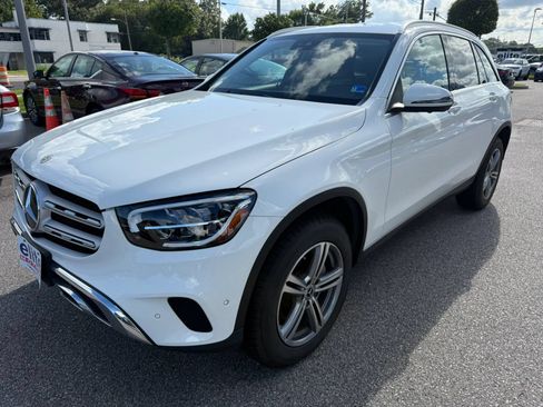 Used 2022 Mercedes-Benz GLC 300 4MATIC w/ Multimedia Package Lite image 3