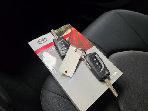 Used 2018 Toyota Camry LE image 24