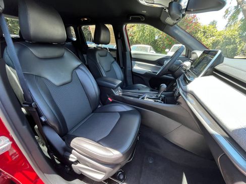 Used 2025 Jeep Compass Latitude AWD/4WD image 35