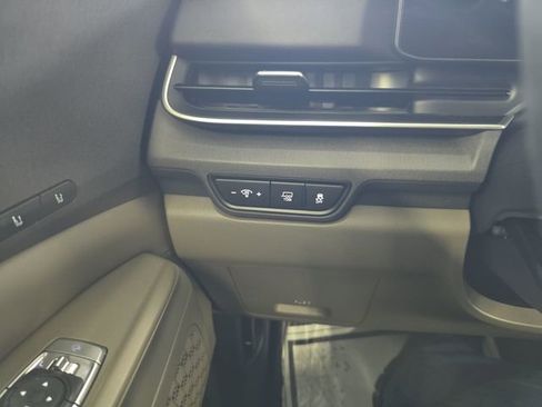 Used 2025 Kia Carnival EX FWD image 20