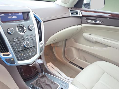Used 2011 Cadillac SRX Luxury image 21