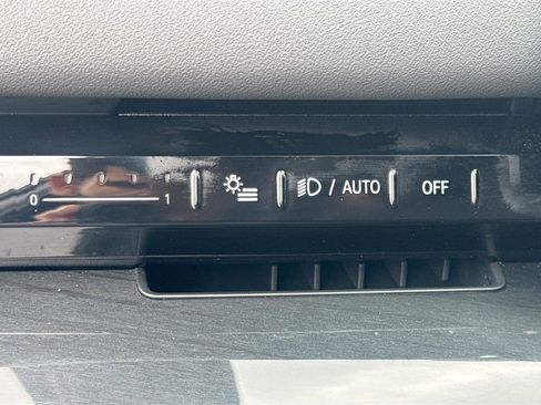 Used 2025 BMW 530i xDrive image 11