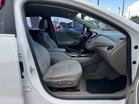 Used 2017 Chevrolet Malibu LT w/ Leather Package FWD image 12