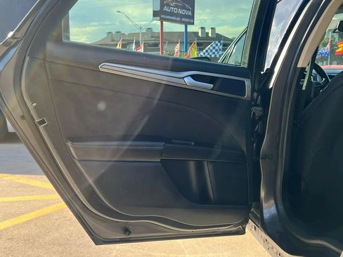 Used 2020 Ford Fusion SE FWD image 26