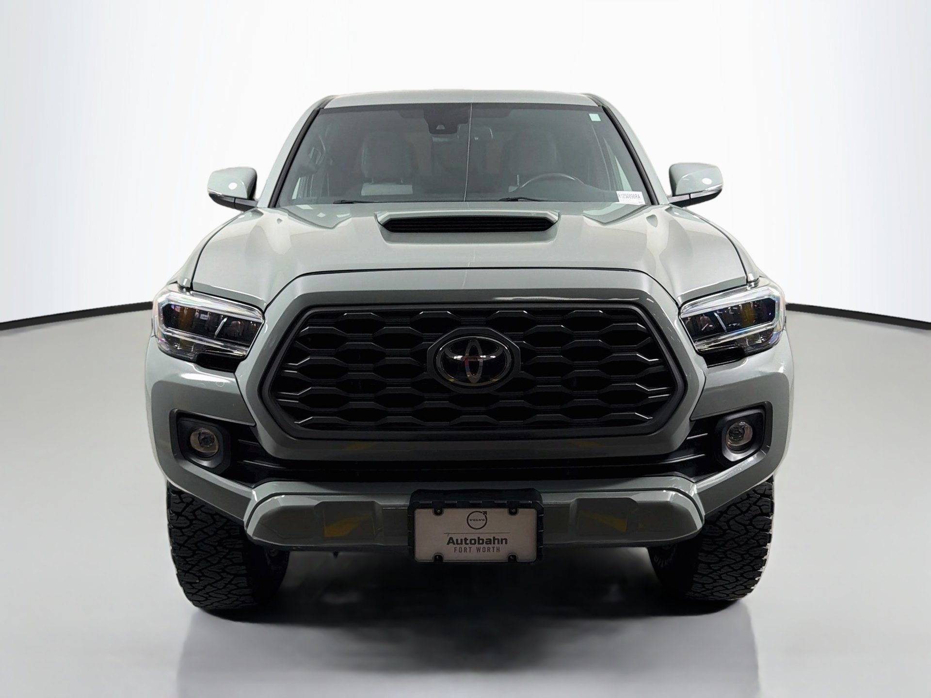 Used 2022 Toyota Tacoma TRD Sport w/ Technology Package AWD/4WD image 2