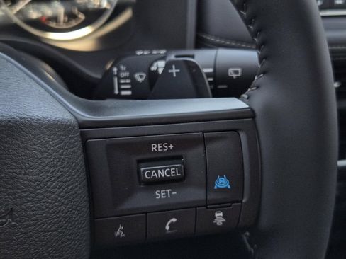 Certified 2025 Nissan Rogue SV FWD image 28