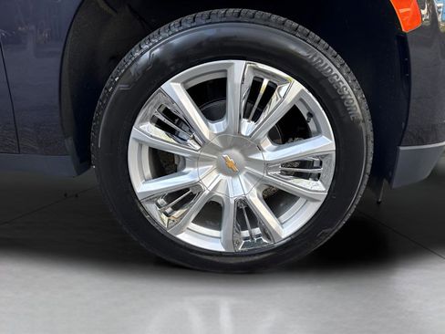 Used 2022 Chevrolet Suburban High Country AWD/4WD image 2