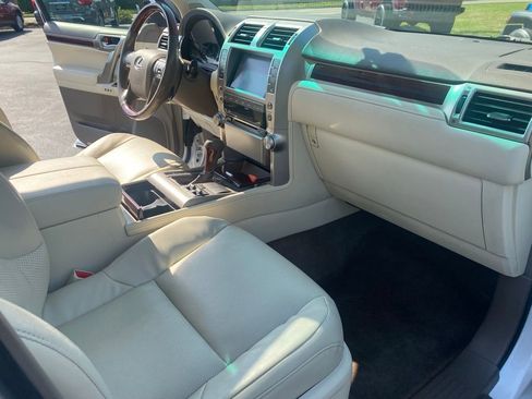 Used 2011 Lexus GX 460 w/ Comfort Plus Pkg AWD/4WD image 27