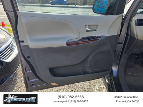 Used 2013 Toyota Sienna XLE image 17