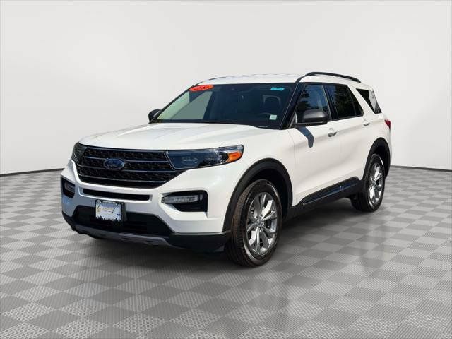 Used 2023 Ford Explorer XLT w/ Equipment Group 202A AWD/4WD image 7