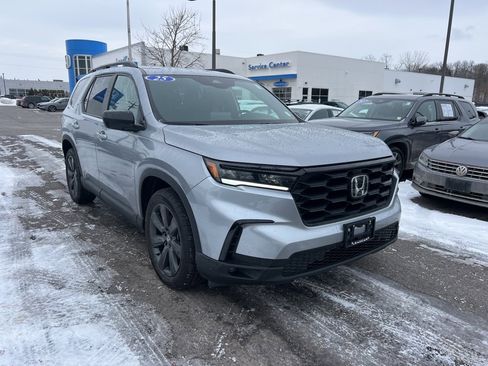 Certified 2025 Honda Pilot Sport image 7