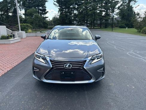 Used 2018 Lexus ES 350 w/ Navigation System Package FWD image 2