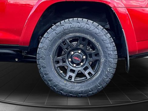 Used 2019 Toyota 4Runner TRD Off-Road Premium AWD/4WD image 36