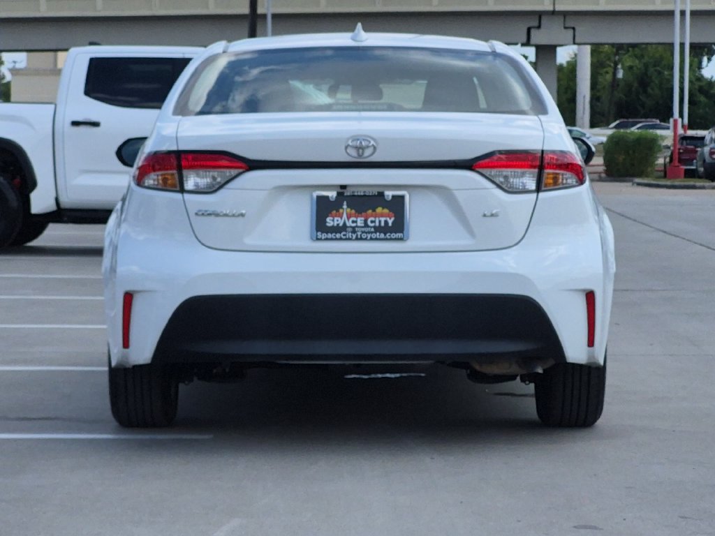 Used 2025 Toyota Corolla LE FWD image 5