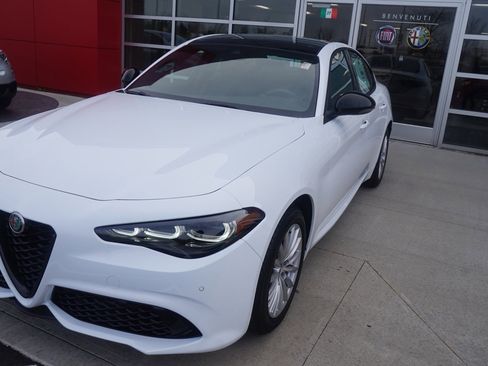 New 2024 Alfa Romeo Giulia Sprint image 4