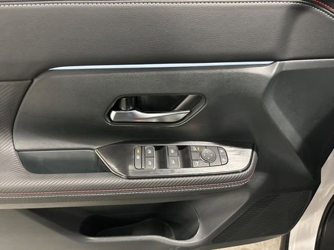 New 2025 Nissan Kicks SR image 17