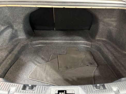 Used 2018 Ford Taurus SE image 28