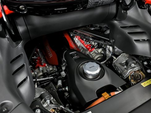 Used 2022 Ferrari SF90 Spider image 24