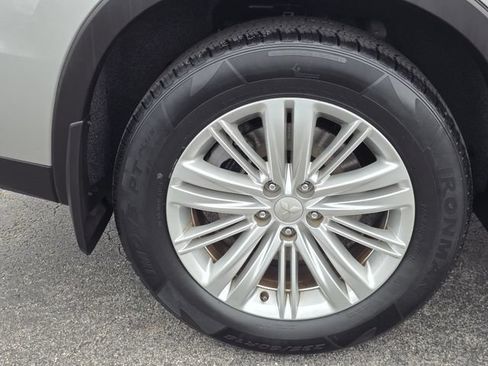 Used 2024 Mitsubishi Outlander ES FWD image 14