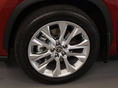 Used 2022 Toyota Highlander Limited FWD image 7