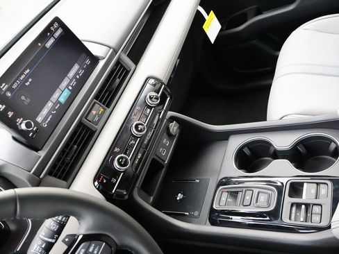 New 2025 Honda Pilot Touring image 19