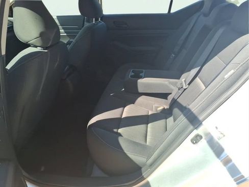 Used 2024 Nissan Altima 2.5 SV FWD image 21