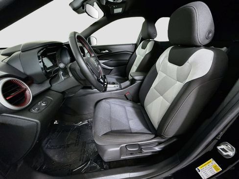Used 2025 Chevrolet Trax RS w/ Driver Confidence Package FWD image 20