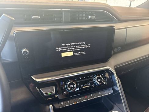 Certified 2025 GMC Sierra 2500 Denali w/ Denali Reserve Package AWD/4WD image 13