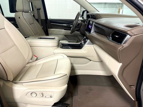 Used 2021 GMC Yukon Denali w/ Denali Premium Package image 15
