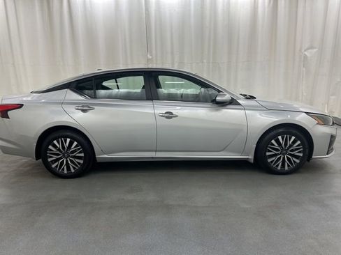 Used 2023 Nissan Altima 2.5 SV w/ SV Premium Package AWD/4WD image 7