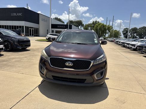 Used 2016 Kia Sorento FWD w/ LX Convenience Package image 3