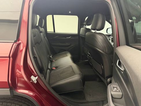 Used 2025 Jeep Grand Cherokee Altitude AWD/4WD image 22