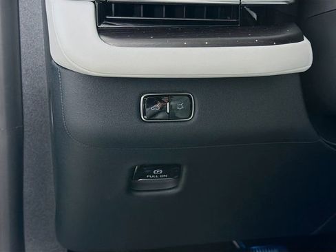 New 2026 Lincoln Navigator L Black Label AWD/4WD image 11