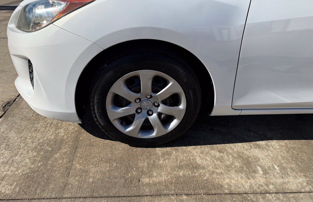 Used 2012 MAZDA MAZDA3 i Sport FWD image 12