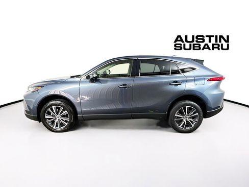 Used 2022 Toyota Venza LE image 4