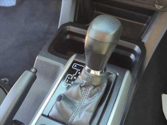 Used 2020 Toyota Tacoma 2WD Double Cab image 25