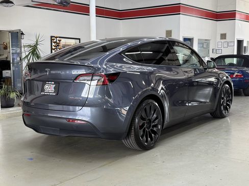 Used 2022 Tesla Model Y Performance AWD/4WD image 5