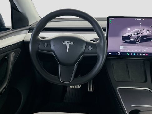 Used 2023 Tesla Model Y Long Range AWD/4WD image 17