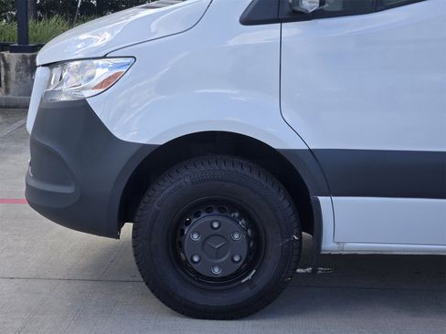 Used 2024 Mercedes-Benz Sprinter 3500 image 9